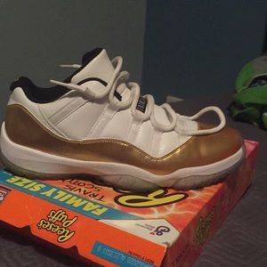 Not my size, open to trades sz 10